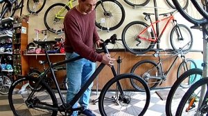 Видео обзор городского велосипеда Cannondale Bad Boy 1 (2020) от велосипедного магазина KupiBike