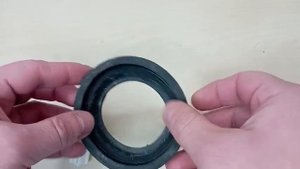 Крепление бачка с унитазом