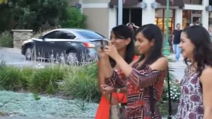 КАЧОК ПРОСИТ ДЕВУШЕК СФОТКАТЬ ЕГО // ПРАНК С КАЧКОМ // РЕАКЦИЯ ДЕВУШЕК БЕЗ ФУТБОЛКИ 😂