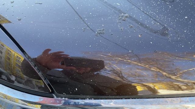 Как открыть зимой слегда примерзший капот на примере Прадика. смотреть онлайн