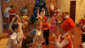 старшая группа №1 танец Новый год