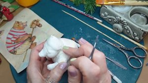 Мастер класс ,ватная игрушка "Веселый медведь".Выравниваем ,лепим шапку ,звездочку