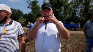 Ручная уборка лука и картофеля в КФХ Юзефов, Ростовская область