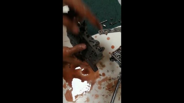 Mantenimiento y servicio cuerpo de valvulas f4a22 ( MITSUBISHI MF, MS) смотреть онлайн