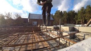 Бетонная плита своими руками. Опалубка оказалась не такая уж и крепкая.