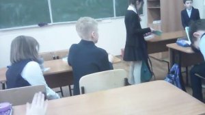 ШОК РЁБЕНОК ВЗЯЛ В РОТ НА УРОКЕ!!!!!!!!!!