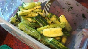 Огурцы малосольные в контейнере самые быстрые - за 2 часа! Cucumber Salad Fast Recipe