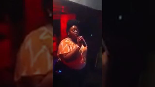 Chandri Morton singing "I Have Nothing" смотреть онлайн