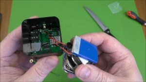 Разборка мини колонки TD-V26. Отключаю светодиод. Дешёвая сборка.