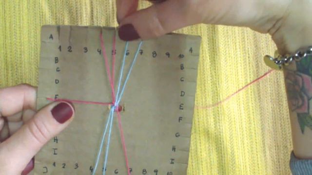 COMO HACER UNA PULSERA PLANA CON LA TÉCNICA KUMIHIMO / DIY DISCO DE CARTON cuadrado смотреть онлайн