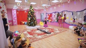 "Канатоходка". Номер для циркового представления.