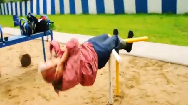 80 - летняя бабушка в прошлом Чемпион мира показует что такое сила . 80-year-old grandmother.
