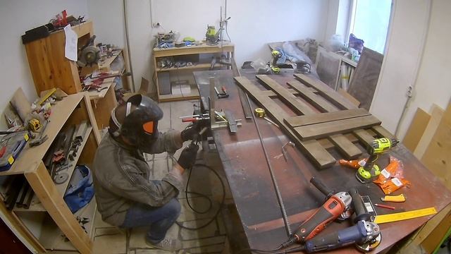 Вешалка для одежды из досок и металла - Clothes hanger from boards and metal смотреть онлайн