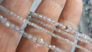 Аметист, горный хрусталь, жемчуг.