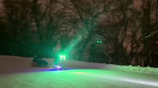 ?В Строгино решили не заканчивать сезон самокатов и прицепили к нему ватрушку. 30.11.2023