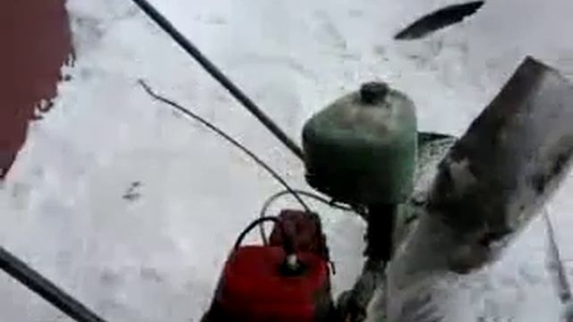 Снегоуборщик из бензопилы.mp4