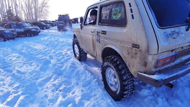 КРУЗАК ТАЩИТ НИВУ ВОЛОКОМ ! НИНЬЗЯ ЗА РУЛЕМ смотреть онлайн