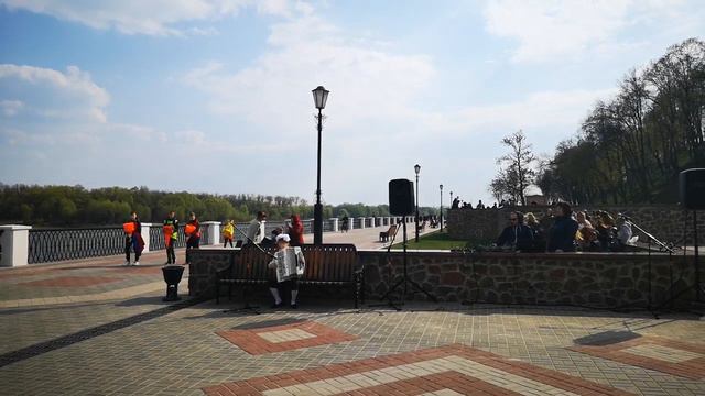 Кристина в парке в Гомеля смотреть онлайн