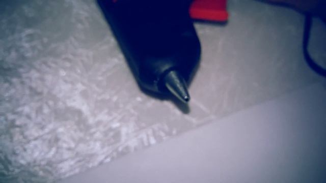 КАК ПОЛЬЗОВАТЬСЯ КЛЕЕВЫМ ПИСТОЛЕТОМ | How to use the glue gun смотреть онлайн