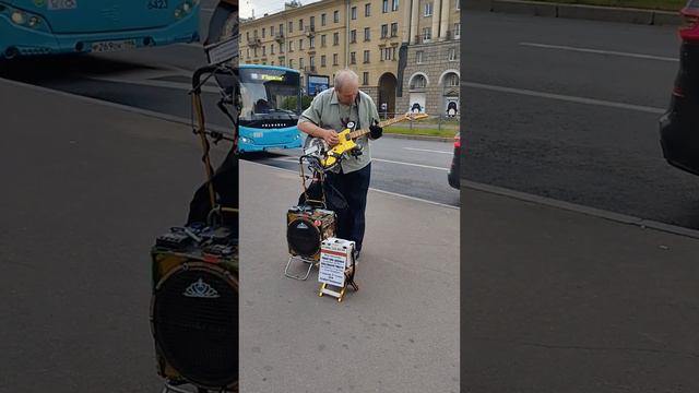 ✨У станции метро Лесная.