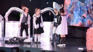 "Волшебник Изумрудного города". Появление и песенка Страшилы. Полет