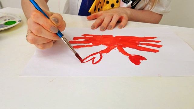 Учимся рисовать ладошками | Алекс запускает ЧЕЛЛЕНДЖ кто нарисует крутые рисунки ладошками? смотреть онлайн