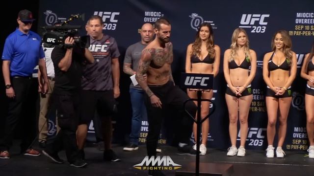 UFC 203 Weigh-Ins: CM Punk Refuses to Shake Mickey Gall's Hand смотреть онлайн