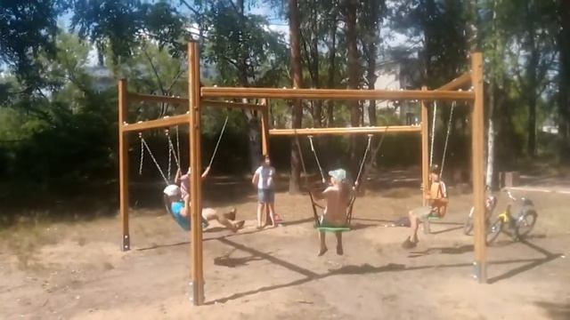Крылатые качели. г. Луза. В городском саду установили новые круговые качели. Июнь 2021 г. Луза. смотреть онлайн