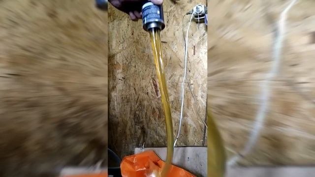 Засохший шиномонтажный клей