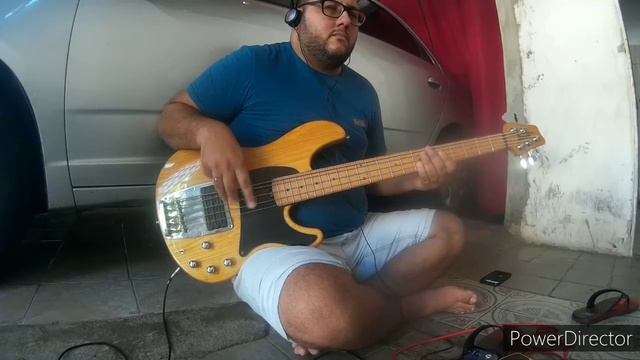 The Trooper - Iron Maiden bass cover смотреть онлайн