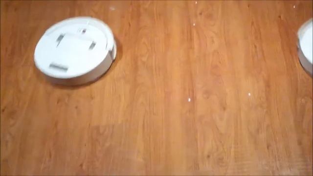 Два самодельных робота пылесоса делают уборку. смотреть онлайн