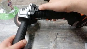 Угловая шлифмашина (болгарка) Worx wx812 аккумуляторная