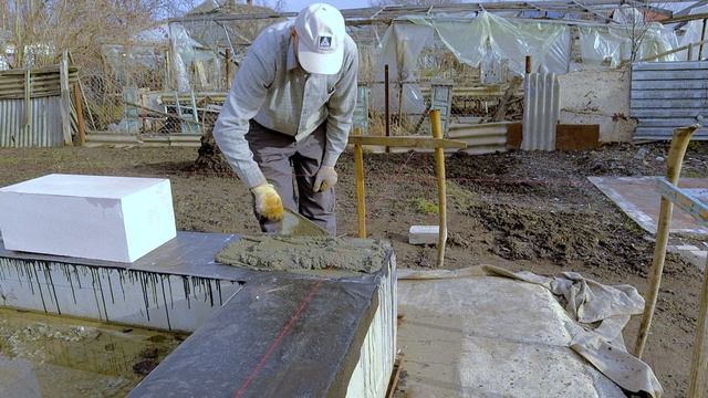 Кладка углов первого ряда |  Начало кладки газобетона