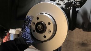 Nissan Note 2011 front discs and brake pads removal and replacement