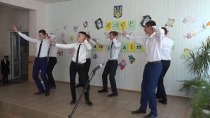 На "День Учителя" - танец-флешмоб выпускного класса