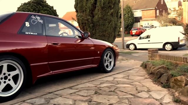 Nissan Skyline R32 GTR RB 2.6 смотреть онлайн