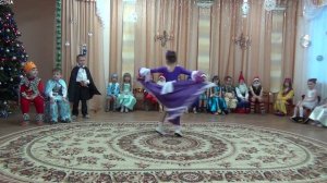 Новогодний утренник в детском саду 2015. Испанский танец.