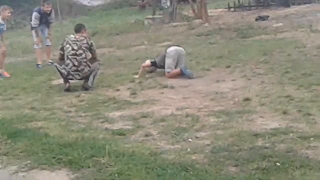 Только здесь бывает такая игра.Игра (покрути носом мяч).