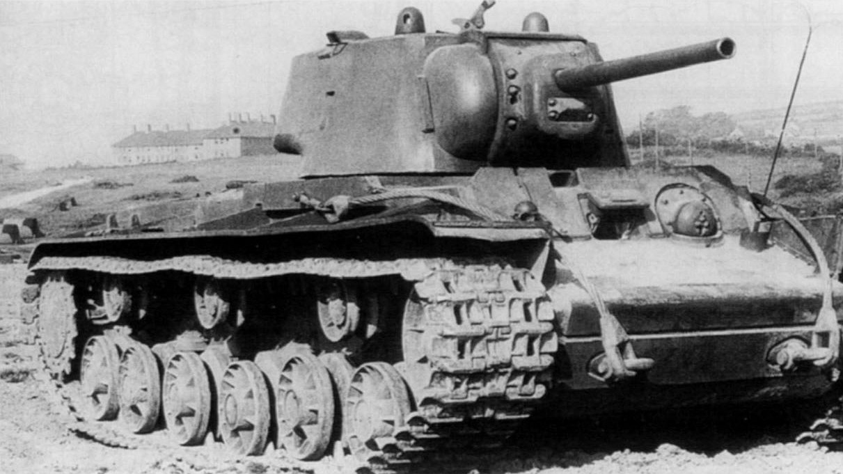 Тяжелые танки КВ-1 и КВ-2