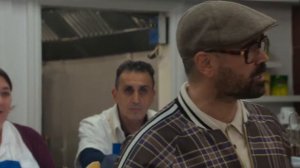 Кажется мочой завоняло. Фрагмент из фильма Джентльмены.