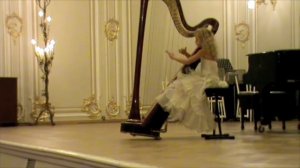 W. A. Mozart - Country Dance (Alisa Sadikova - 8 years harpist)