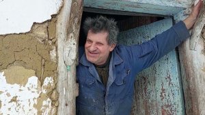 ОТШЕЛЬНИК  АЛЕКСАНДР ВСТРЕЧАЕТ НАС УЛЫБКОЙ.