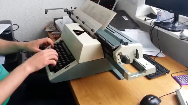 Robotron 18 Schreibmaschine typewriter пишущая / печатная машина. смотреть онлайн