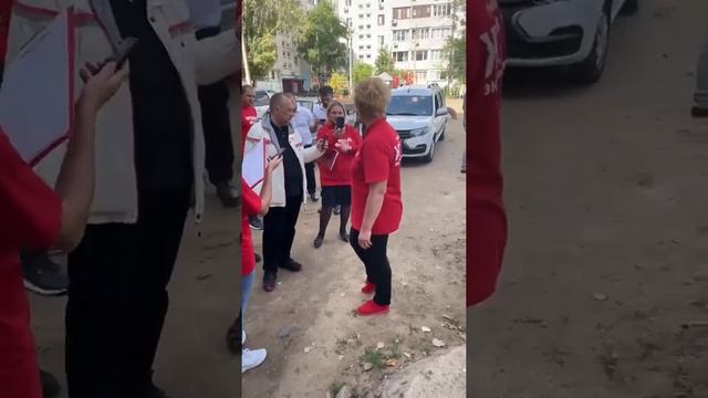 Чиновникам поставили «НЕУД»: в Астрахань приехала координатор по благоустройству ОНФ. Улица Жилая смотреть онлайн