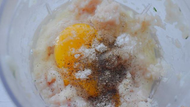 Куриные котлетки с кукурузной мукой