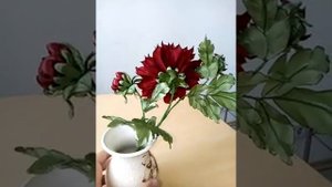 Интерьерный георгин из атласных лент