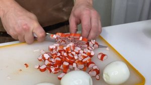 Салат с крабовыми палочками, кукурузой и сухариками БЕЗ МАЙОНЕЗА, по-новому