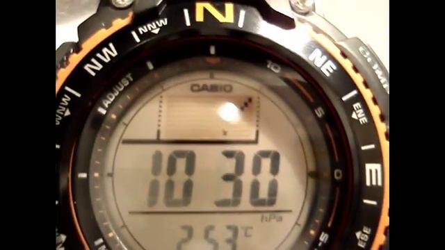 Барометр и термометр в часах Casio SGW-1000B-4AER