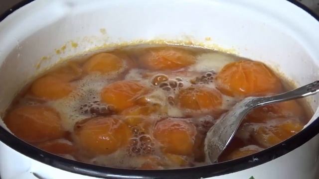 Варенье из абрикосов, почти как джем-ароматное, янтарное смотреть онлайн