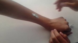 Как убрать замазку с кожи?